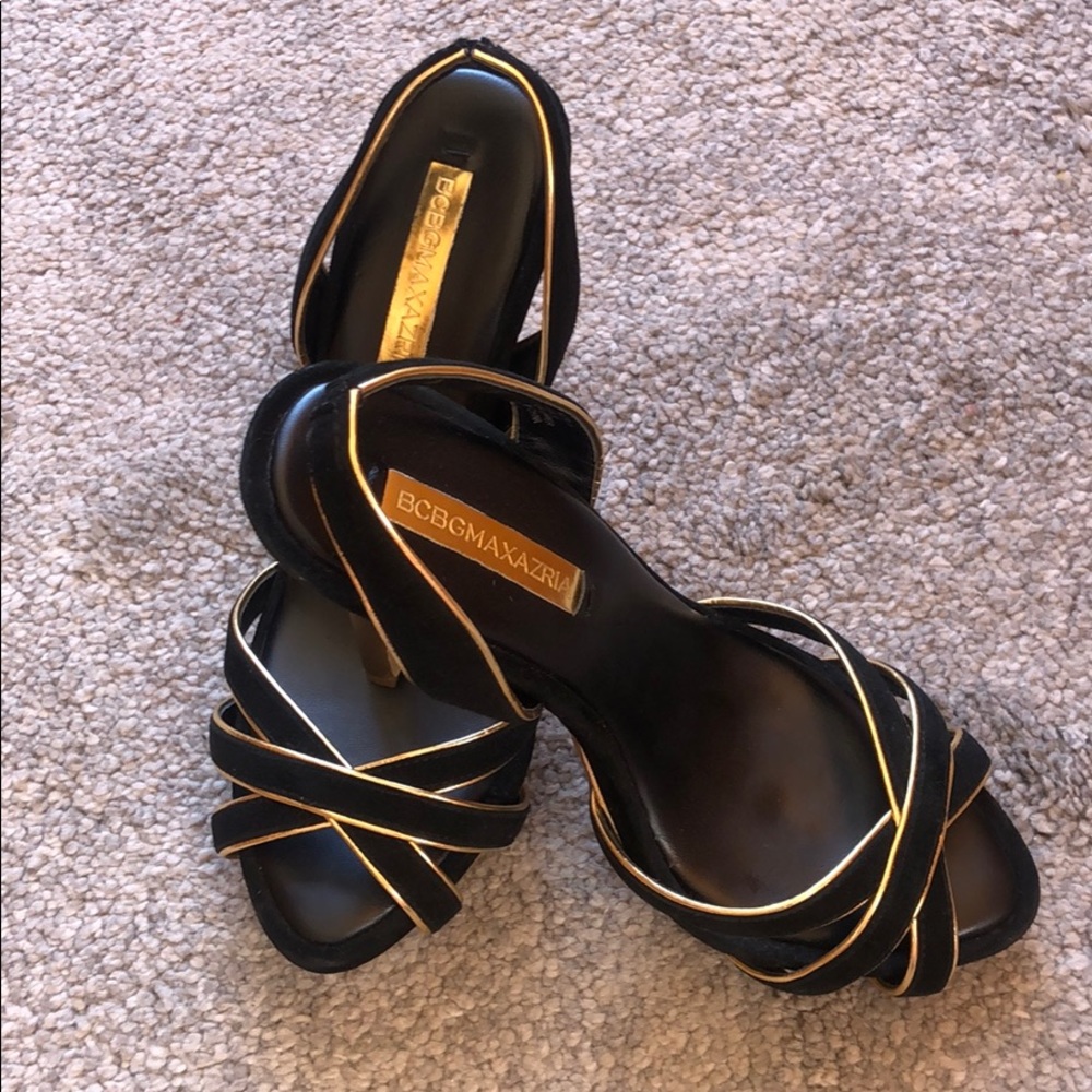 BCBGMAXAZRIA black suede leather heels w gold